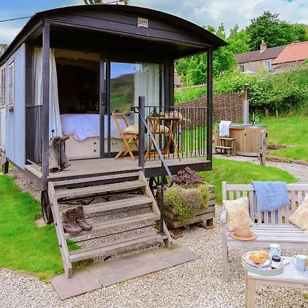 The Dreamer's Hut * Hawnby